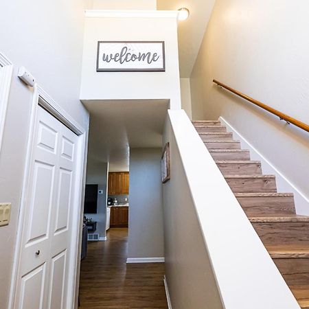 Serene 3 Bedroom Home, Nrm, Wi-Fi, Parking, Queen Bed De Pere المظهر الخارجي الصورة