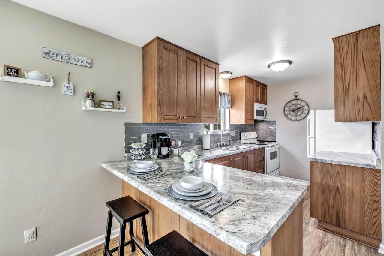 Serene 3 Bedroom Home, Nrm, Wi-Fi, Parking, Queen Bed De Pere المظهر الخارجي الصورة